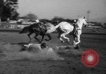 Standbild Stuntmen Hollywood Los Angeles California USA, 1939, aus Sekunde 31 historischem Filmmaterial Videoclip 65675068186