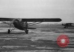 Standbild Piper Cub Flugzeuge Camden New Jersey USA, 1939, aus Sekunde 33 historischem Filmmaterial Videoclip 65675068187