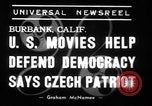 Immagine di Funzionari discutere Burbank California USA, 1939, secondo 8 filmato di repertorio 65675068188