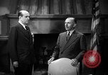Immagine di Funzionari discutere Burbank California USA, 1939, secondo 11 filmato di repertorio 65675068188