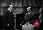 Immagine di Funzionari discutere Burbank California USA, 1939, secondo 19 filmato di repertorio 65675068188