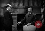 Immagine di Funzionari discutere Burbank California USA, 1939, secondo 23 filmato di repertorio 65675068188