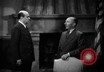 Immagine di Funzionari discutere Burbank California USA, 1939, secondo 29 filmato di repertorio 65675068188