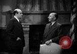 Immagine di Funzionari discutere Burbank California USA, 1939, secondo 31 filmato di repertorio 65675068188