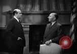 Immagine di Funzionari discutere Burbank California USA, 1939, secondo 36 filmato di repertorio 65675068188