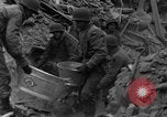 Standbild Bombardierung von Bastogne Belgien, 1944, aus Sekunde 34 historischem Filmmaterial Videoclip 65675068193