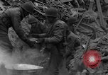 Standbild Bombardierung von Bastogne Belgien, 1944, aus Sekunde 35 historischem Filmmaterial Videoclip 65675068193