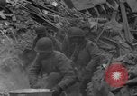 Standbild Bombardierung von Bastogne Belgien, 1944, aus Sekunde 38 historischem Filmmaterial Videoclip 65675068193