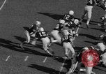 Standbild Fußballspiel Birmingham Alabama USA, 1963, aus Sekunde 19 historischem Filmmaterial Videoclip 65675068210