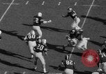 Standbild Fußballspiel Birmingham Alabama USA, 1963, aus Sekunde 20 historischem Filmmaterial Videoclip 65675068210