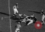 Standbild Fußballspiel Birmingham Alabama USA, 1963, aus Sekunde 25 historischem Filmmaterial Videoclip 65675068210