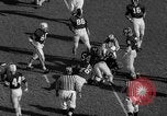 Standbild Fußballspiel Birmingham Alabama USA, 1963, aus Sekunde 32 historischem Filmmaterial Videoclip 65675068210