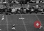 Standbild Fußballspiel Birmingham Alabama USA, 1963, aus Sekunde 47 historischem Filmmaterial Videoclip 65675068210