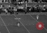 Standbild Fußballspiel Birmingham Alabama USA, 1963, aus Sekunde 48 historischem Filmmaterial Videoclip 65675068210