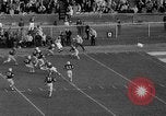 Standbild Fußballspiel Birmingham Alabama USA, 1963, aus Sekunde 52 historischem Filmmaterial Videoclip 65675068210