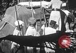 Standbild Elefanten reiten Indien, 1938, aus Sekunde 3 historischem Filmmaterial Videoclip 65675068242
