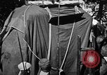 Standbild Elefanten reiten Indien, 1938, aus Sekunde 23 historischem Filmmaterial Videoclip 65675068242