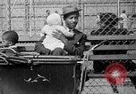 Image Lenox Avenue à Harlem Trafic 1930 Harlem New York City USA, 1938, de la seconde 4 séquences d'archives historiques vidéo 65675068253