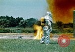 Image exercices de lutte contre l'incendie United States USA, 1971, de la seconde 50 séquences d'archives historiques vidéo 65675068267