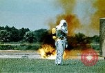 Image exercices de lutte contre l'incendie United States USA, 1971, de la seconde 52 séquences d'archives historiques vidéo 65675068267