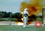 Image exercices de lutte contre l'incendie United States USA, 1971, de la seconde 53 séquences d'archives historiques vidéo 65675068267