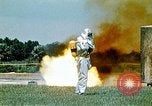 Image exercices de lutte contre l'incendie United States USA, 1971, de la seconde 56 séquences d'archives historiques vidéo 65675068267