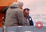 Standbild Öl Minderung Experiment Newport Rhode Island USA, 1970, aus Sekunde 12 historischem Filmmaterial Videoclip 65675068271