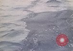 Standbild Öl Minderung Experiment Newport Rhode Island USA, 1970, aus Sekunde 18 historischem Filmmaterial Videoclip 65675068271