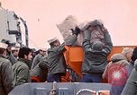 Standbild Öl Minderung Experiment Newport Rhode Island USA, 1970, aus Sekunde 27 historischem Filmmaterial Videoclip 65675068271
