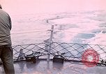 Standbild Öl Minderung Experiment Newport Rhode Island USA, 1970, aus Sekunde 37 historischem Filmmaterial Videoclip 65675068271