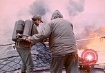 Standbild Öl Minderung Experiment Newport Rhode Island USA, 1970, aus Sekunde 42 historischem Filmmaterial Videoclip 65675068271