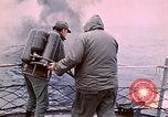 Standbild Öl Minderung Experiment Newport Rhode Island USA, 1970, aus Sekunde 45 historischem Filmmaterial Videoclip 65675068271