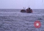 Immagine di Olio esperimento di abbattimento Newport Rhode Island USA, 1970, secondo 32 filmato di repertorio 65675068272