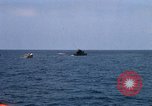 Standbild Monitor Flamme Boot South China Sea, 1968, aus Sekunde 26 historischem Filmmaterial Videoclip 65675068273