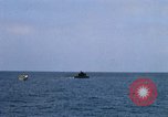 Standbild Monitor Flamme Boot South China Sea, 1968, aus Sekunde 27 historischem Filmmaterial Videoclip 65675068273
