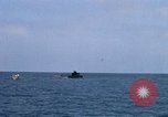 Standbild Monitor Flamme Boot South China Sea, 1968, aus Sekunde 29 historischem Filmmaterial Videoclip 65675068273