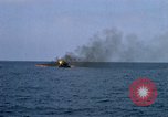 Standbild Monitor Flamme Boot South China Sea, 1968, aus Sekunde 32 historischem Filmmaterial Videoclip 65675068273