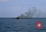 Standbild Monitor Flamme Boot South China Sea, 1968, aus Sekunde 34 historischem Filmmaterial Videoclip 65675068273