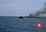 Standbild Monitor Flamme Boot South China Sea, 1968, aus Sekunde 47 historischem Filmmaterial Videoclip 65675068273