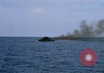 Standbild Monitor Flamme Boot South China Sea, 1968, aus Sekunde 51 historischem Filmmaterial Videoclip 65675068273
