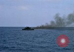 Standbild Monitor Flamme Boot South China Sea, 1968, aus Sekunde 52 historischem Filmmaterial Videoclip 65675068273