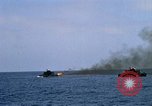 Standbild Monitor Flamme Boot South China Sea, 1968, aus Sekunde 56 historischem Filmmaterial Videoclip 65675068273