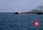 Standbild Monitor Flamme Boot South China Sea, 1968, aus Sekunde 58 historischem Filmmaterial Videoclip 65675068273