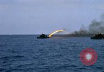 Standbild Monitor Flamme Boot South China Sea, 1968, aus Sekunde 61 historischem Filmmaterial Videoclip 65675068273