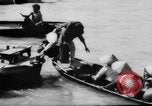 Immagine di Controlli di sicurezza Saigon Vietnam, 1967, secondo 28 filmato di repertorio 65675068299