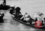 Immagine di Controlli di sicurezza Saigon Vietnam, 1967, secondo 30 filmato di repertorio 65675068299