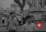 Immagine di Controlli di sicurezza Saigon Vietnam, 1967, secondo 55 filmato di repertorio 65675068299