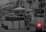 Immagine di Controlli di sicurezza Saigon Vietnam, 1967, secondo 56 filmato di repertorio 65675068299