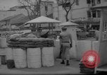 Immagine di Controlli di sicurezza Saigon Vietnam, 1967, secondo 58 filmato di repertorio 65675068299