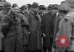 Image LES membres DU congrès AMÉRICAIN voient le camp de concentration de Buchenwald Weimar en Allemagne, 1945, de la seconde 10 séquences d'archives historiques vidéo 65675068326